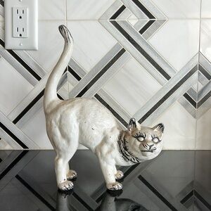 Cast Iron standing cat Doorstop by Hubley c. 1910-1940 antique